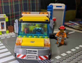 LEGO CITY 60073 dodávka s kadibudkou - 4
