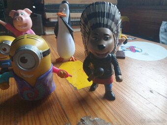 Vláčky  vojáčci, figurky... - 4