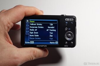 Olympus VG-110 Černý - 4