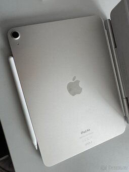 Apple iPad Air (2022) 64GB - 4