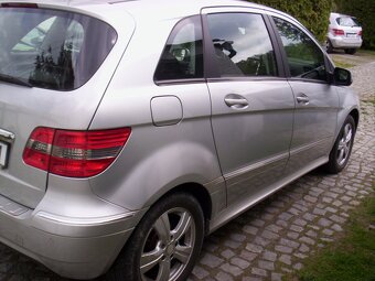 Mercedes-Benz B180 i - 4