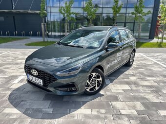 Hyundai i30 kombi 1.5i DPI 71kW SMART 2025 - 4