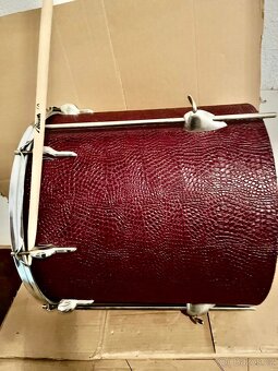 Buben na fandění. - 4