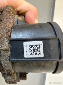 VW Passat B6 zadní brzdové třmeny - 4