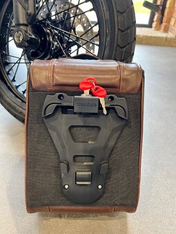 Boční brašna SHAD CAFE RACER SR38 10l - 4