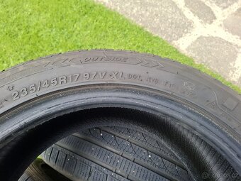 Zimní pneu 235/45/17 - 4