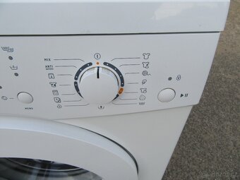 Nabízím pračku Amica. přední plnění na 5 kg prádla. Plně fu - 4