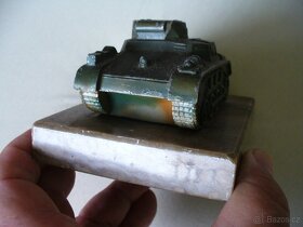 Stary kovovy model valecneho "OBRNENEHO VOZIDLA. - 4