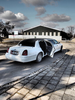 limuzína Lincoln Town Car V8 - 4