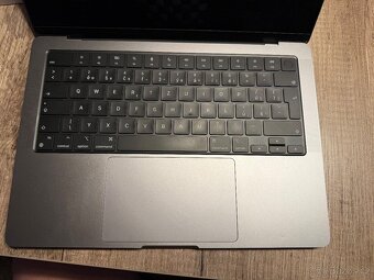 Apple MacBook Pro 14” M2/16GB/512GB - 4