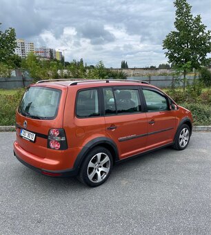 VW Touran CROSS /1,4i Tsi/ xenon/ 179000km/ 6ti rychl./ - 4