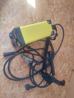 Skoro nová svářečka invertor + maska, kladívko a elektrody - 4