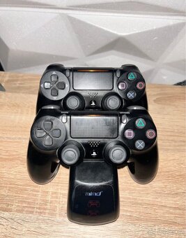 PlayStation 4 - 4