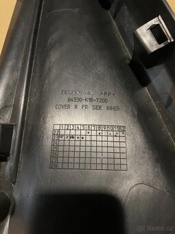 Pravý vnitřní kryt na Honda Forza 125/350 - 4