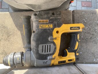 Dewalt DCH274 - 4