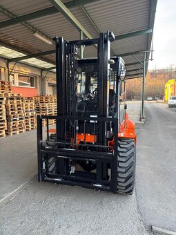 Terénní vysokozdvižný vozík, 3500kg, Kubota, Diesel - 4