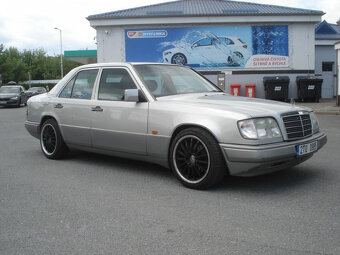 Mercedes-Benz W124 200 E - 4