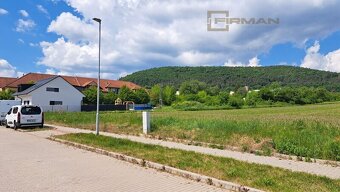 Prodej stavebního pozemku 716 m2  v Tišnově s výhledem na ho - 4