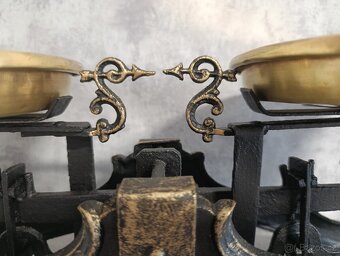 Staré dvoumiskové váhy se ženou po kompletní renovaci - 4