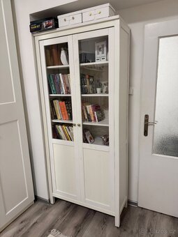 Vitrína / knihovna ikea Hemnes - 4