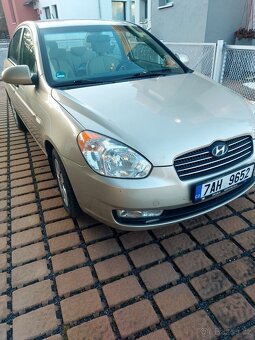 2007 Hyundai Accent - 4