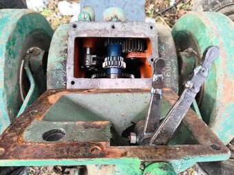 Motorobot PF 62 s volantem - 4