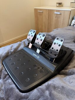 Prodám nový volant Logitech g920 + pedály a řadící páka - 4