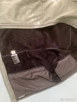Prodám Softshellovou bundu Northface velikost M - 4