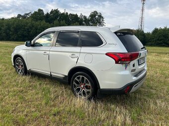 Mitsubishi Outlander III 2,0 4x4 r.v.2019 7míst - 4