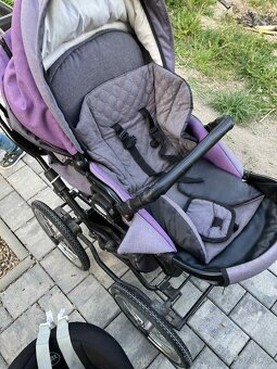 Prodám moc pěkný nepoškozený šedivo fialový kočárek. - 4