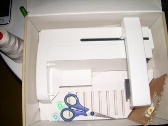 Šicí stroj Husqvarna s příslušenstvím - 4