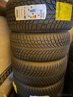 Zimní pneu Nokian 245/45 R18 - 4