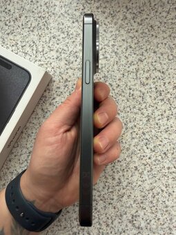 Apple iPhone 15 Pro Max 256GB černý - 4