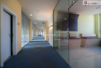 K pronájmu, komerční-kancelářský objekt (až 2.300 m2) s park - 4