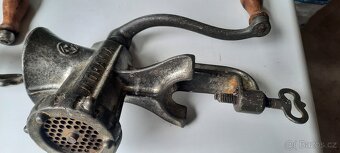 Mlýnky na maso vel.5,mlýnek na mák a odšťavňovač - 4