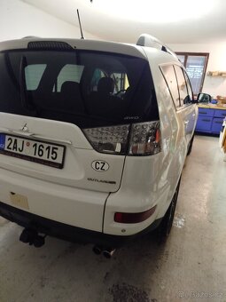 Mitsubishi Outlander 2.3 ,4x4 manuál 7 míst .r.v 2011 , - 4