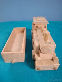 Dřevěný vláček s vlečkou - 4