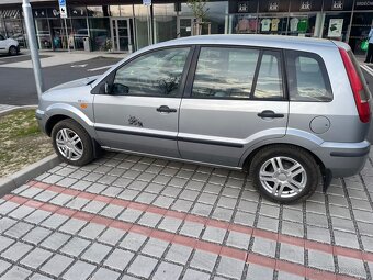 Ford Fusion - 4