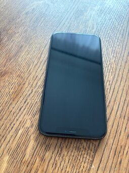 iPhone 11 128 GB černý - 4