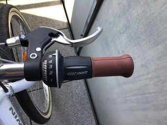 Dívčí jízdní kolo 24” Btwin, skvělý stav, elegantní design - 4