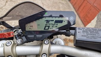 Yamaha mt 09 - 4