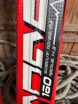 Sjezdové lyže červené v hezkém stavu - 4