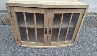 SKŘÍNKA NA ZEĎ PO RENOVACI - 4