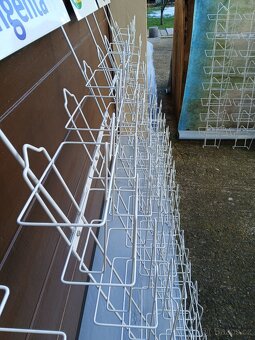 Kovový stojan na katalogy-noviny- nástěnný - 4