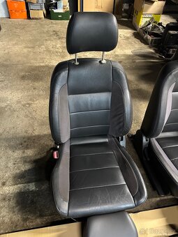 Subaru sedačky - 4