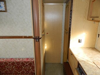Velký dvouosý karavan Adria pro 7 osob - 4