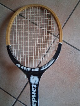 Stará raketa Artis - 4