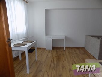 Pronájem velmi pěkného zmodernizovaného bytu, jenž se nacház - 4