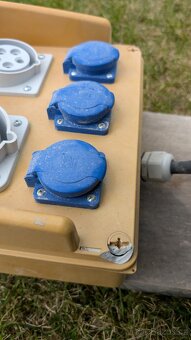 Staveništní rozvaděč SCHRACK – 400V / 230V, jističe, chránič - 4