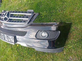 MERCEDES ML W164 PŘEDNÍ NÁRAZNÍK S MASKOU KOMPLETNÍ - 4